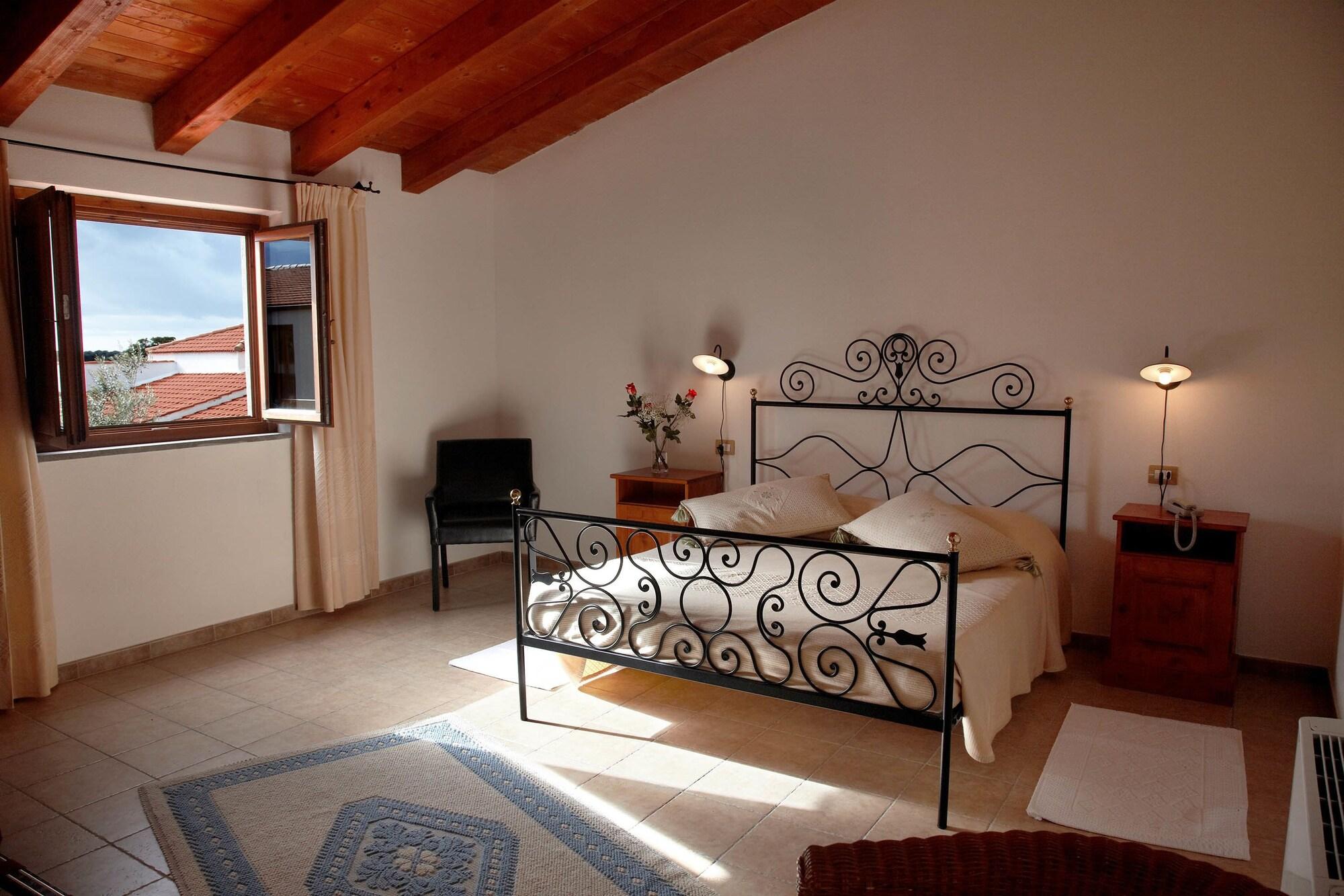 Hotel Su Baione Abbasanta ภายนอก รูปภาพ