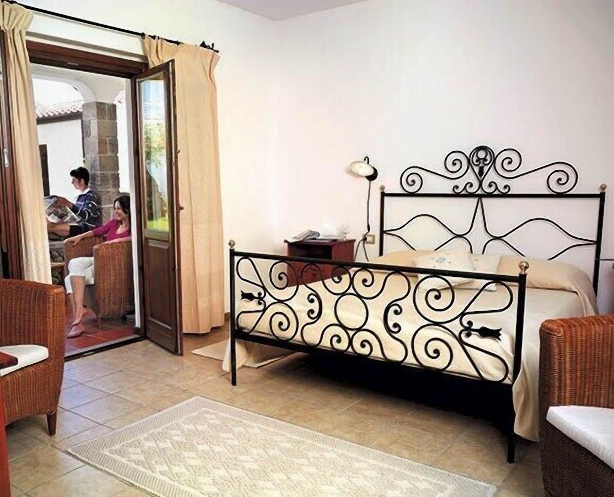 Hotel Su Baione Abbasanta ภายนอก รูปภาพ