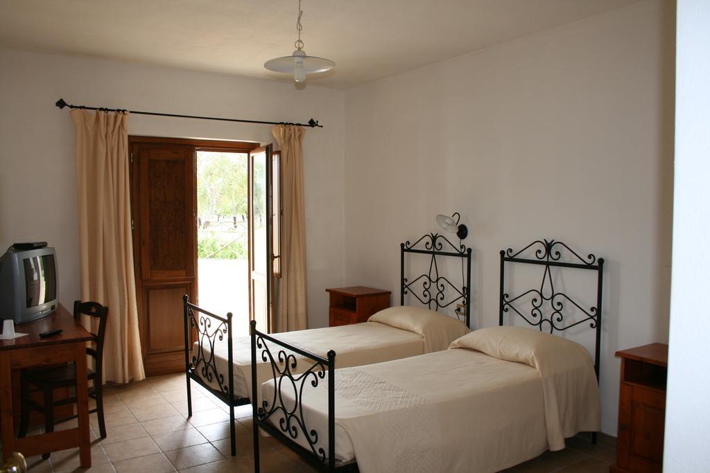 Hotel Su Baione Abbasanta ภายนอก รูปภาพ