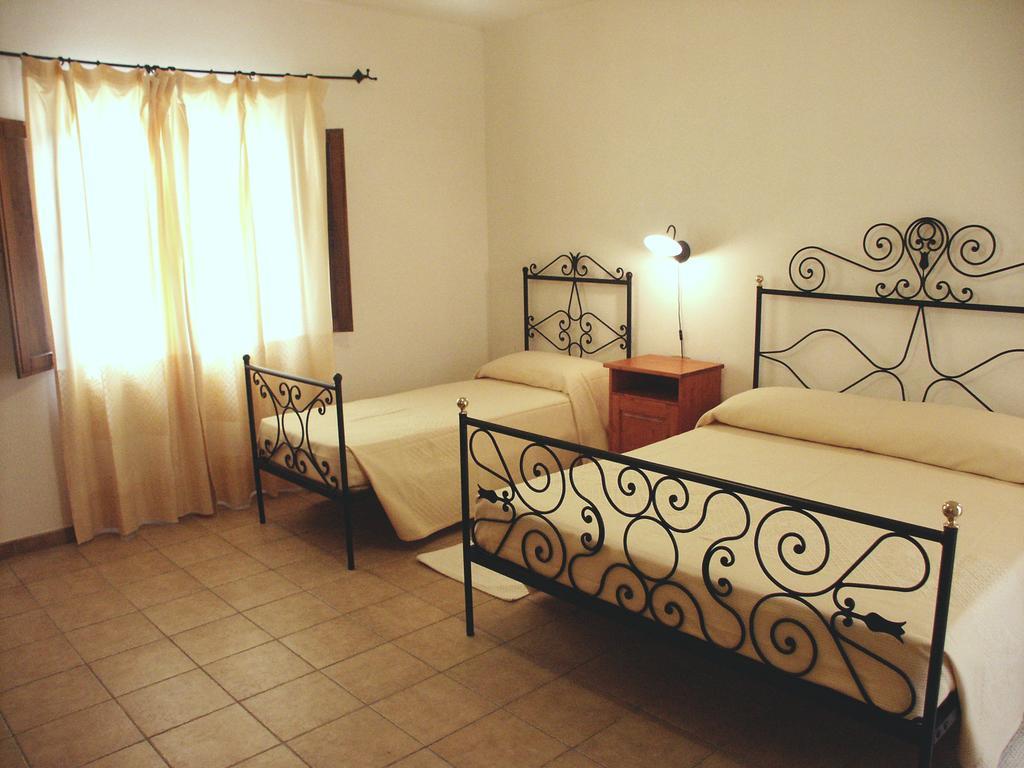Hotel Su Baione Abbasanta ภายนอก รูปภาพ
