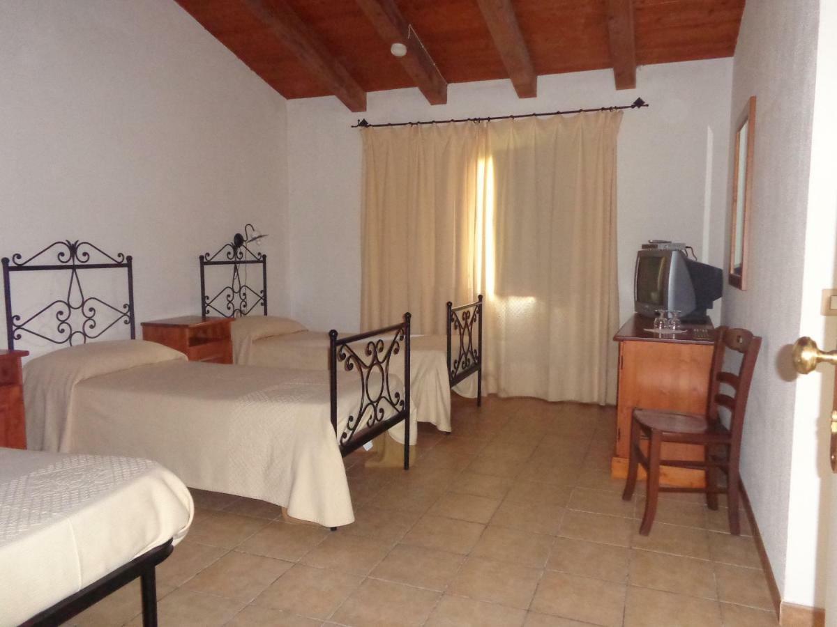 Hotel Su Baione Abbasanta ภายนอก รูปภาพ