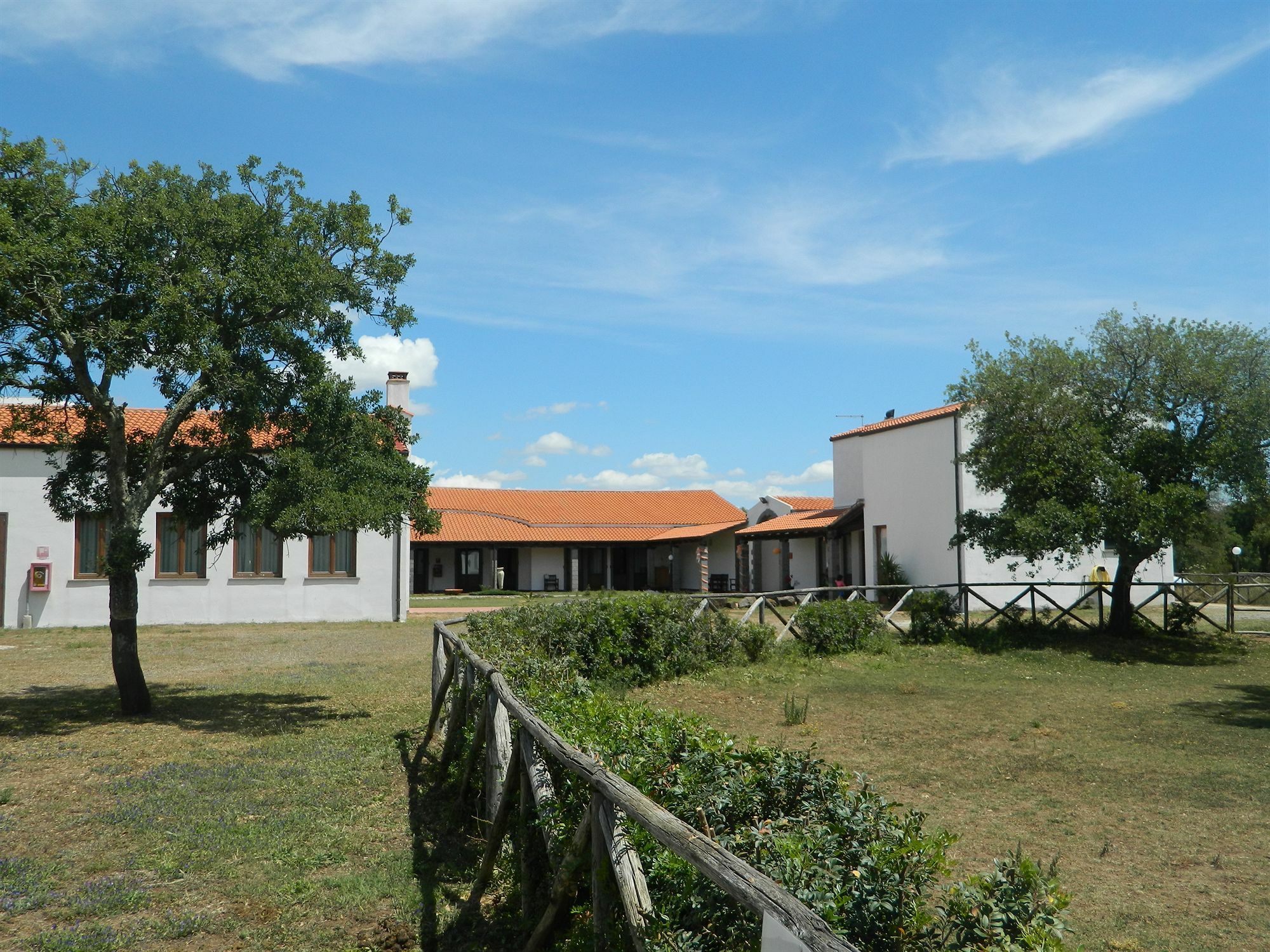 Hotel Su Baione Abbasanta ภายนอก รูปภาพ